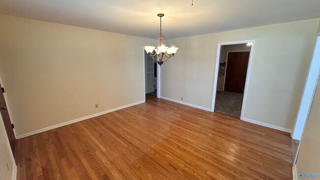 Building Photo - 2106 Giles Dr NE