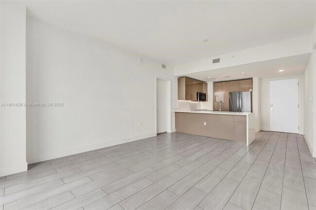 Building Photo - 2000 Metropica Wy