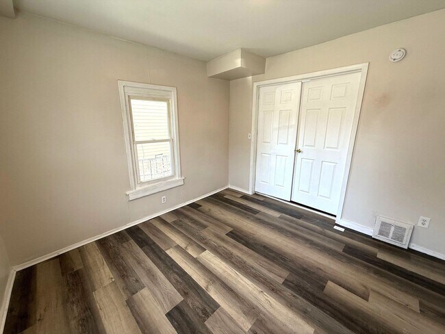 Building Photo - Spacious 4-Bedroom Home with Bonus Features