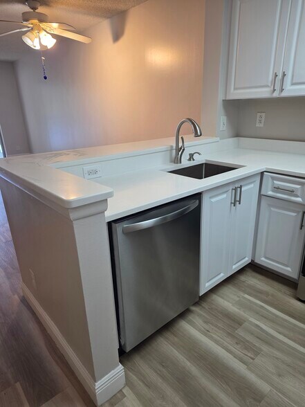 Updated kitchen - 2222 N Cypress Bend Dr