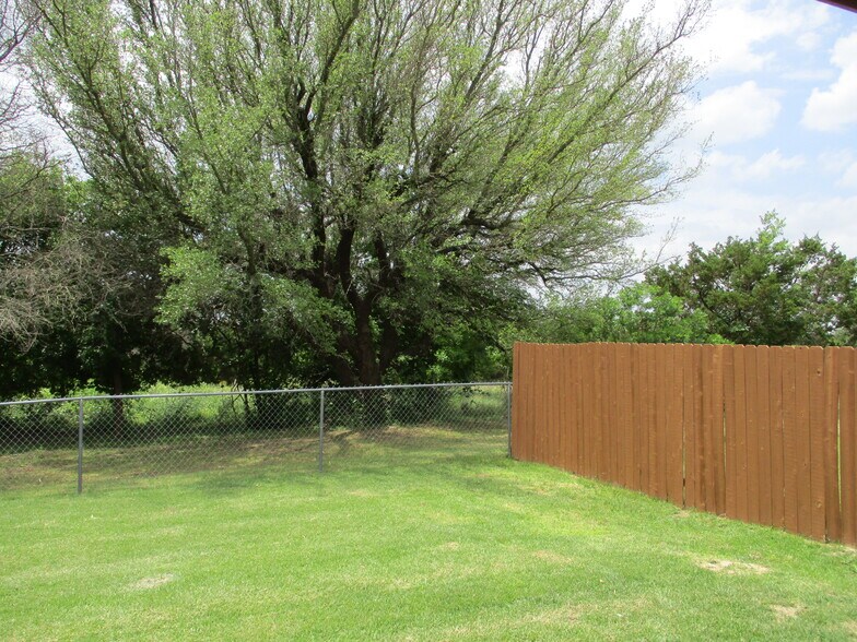 Building Photo - 179 Armadillo Ln