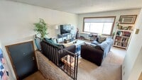 Building Photo - 3 Bed 1 Bath Apartment - Available Septemb...