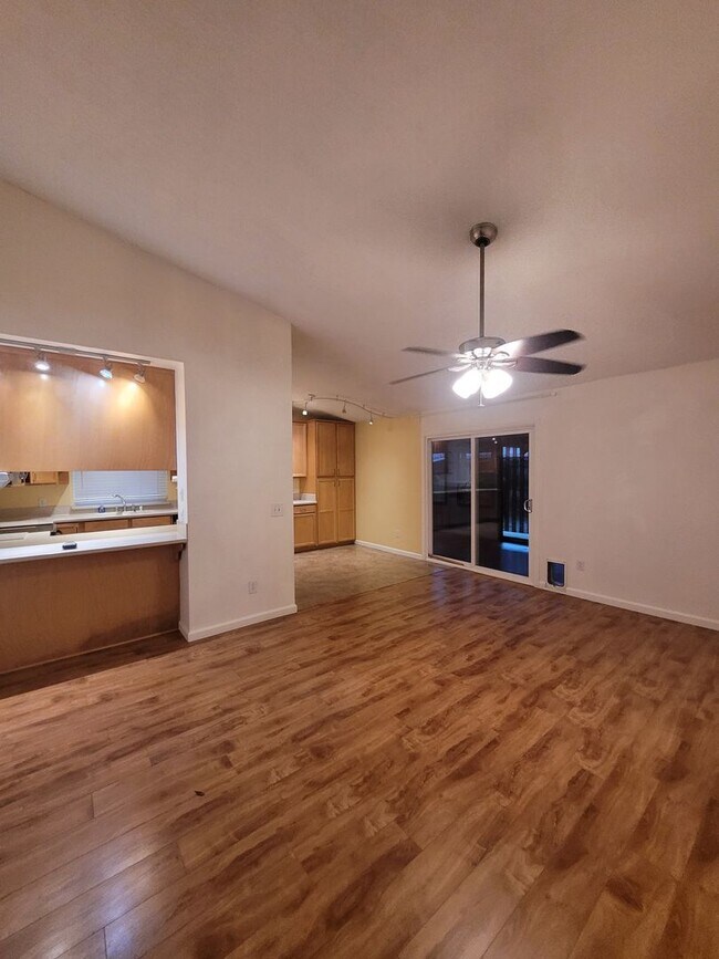 Building Photo - Beautiful home with wood floors