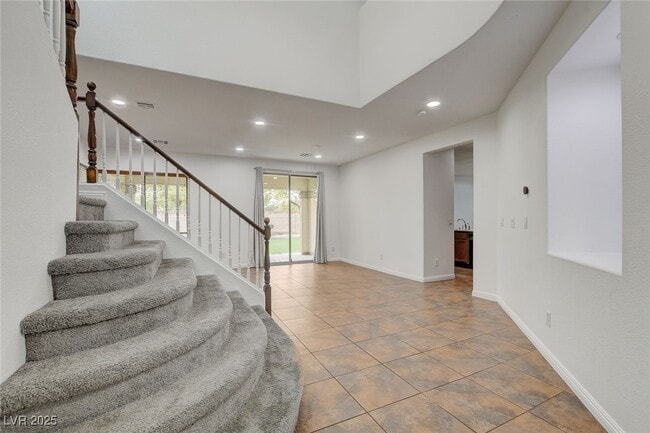 Building Photo - 8125 Chestnut Hollow Ave