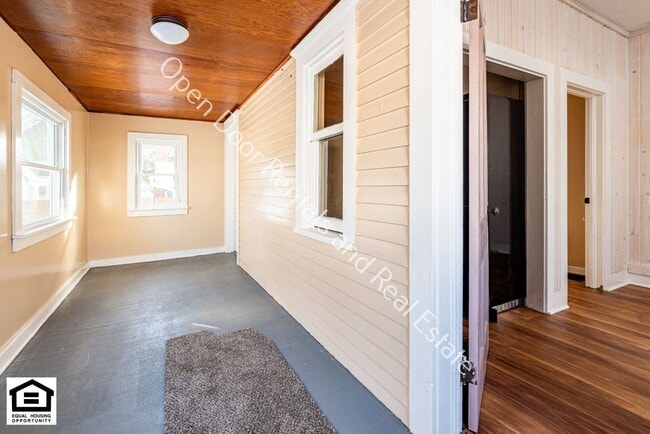 Building Photo - 4 bedroom home now available!