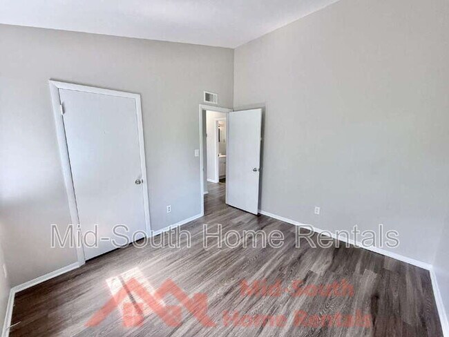 Building Photo - 2298 Dells Ave