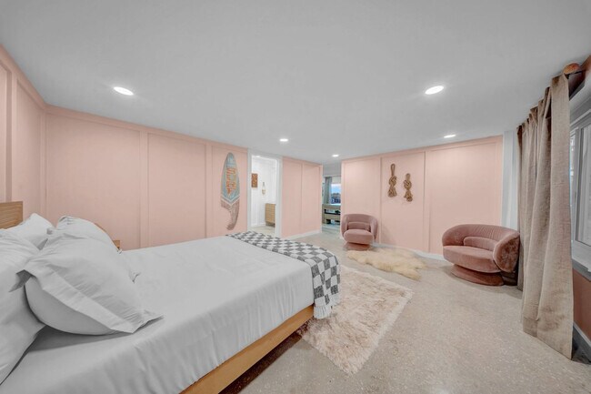 Building Photo - 555 S Gulf Dr