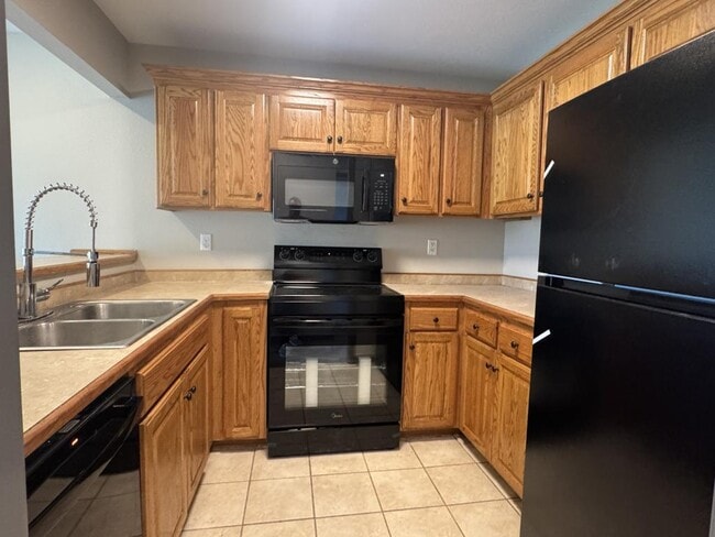 Building Photo - 1301 Deerlake Rd