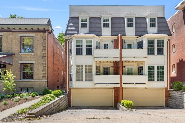 Building Photo - Spacious 1,440 SF Central West End Home with Garage Parking, Pool Access & Close to BJC/WashU