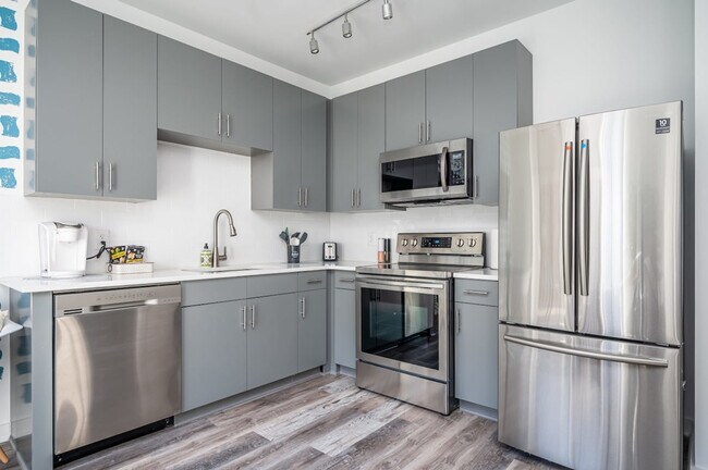 Building Photo - 542 Boulevard NE