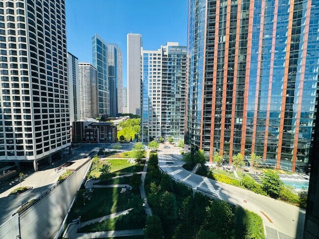 Building Photo - 211 N Harbor Dr