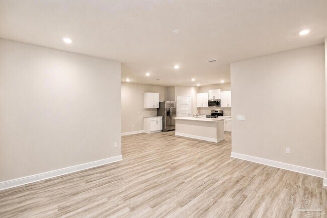 Building Photo - 530 Bridle Way