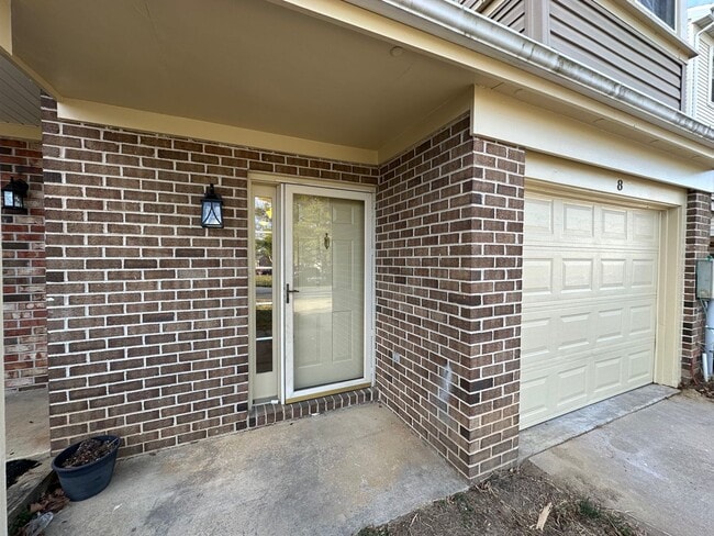 Building Photo - Charming 3 Bedroom/2.5 Bathroom Townhome with Attached Garage in Reisterstown, MD!
