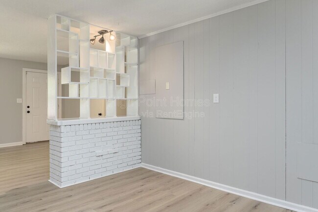 Building Photo - 7742 Holiday Hills Cir