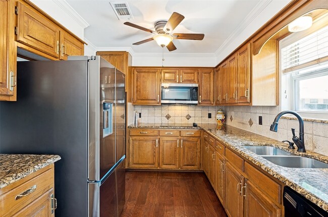 Building Photo - 1005 De Pauw Dr