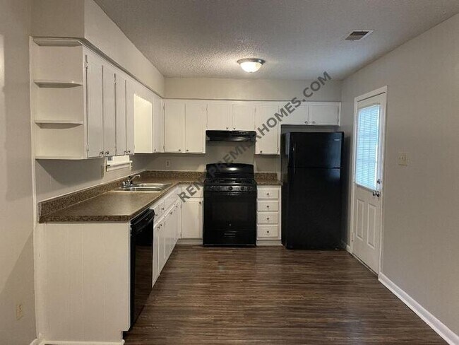 Building Photo - 20 Hanover Dr