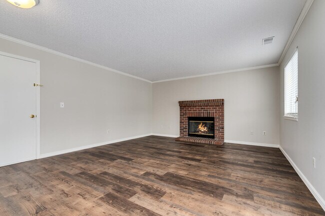 Building Photo - 1458 Sunnyside St