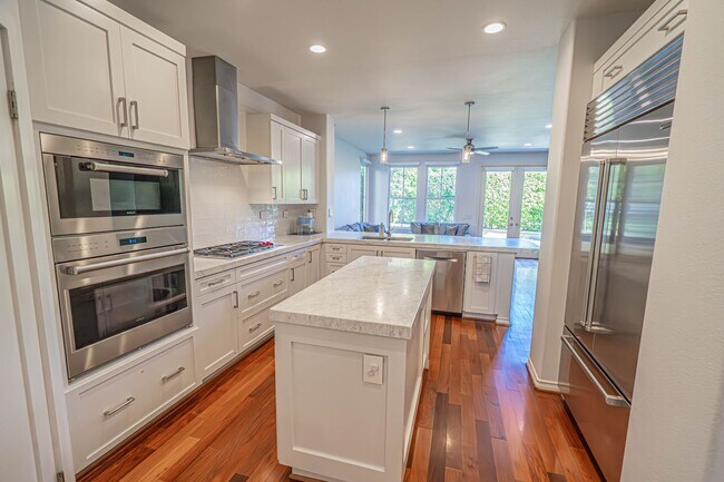 Building Photo - 4 Bedroom Home for Rent in The Woodlands!