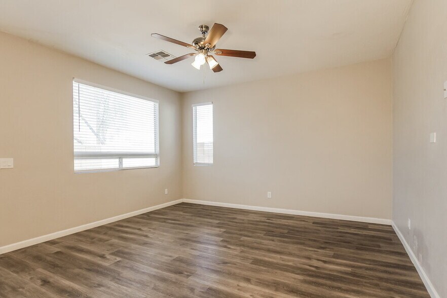 Building Photo - 2526 S 90th Glen