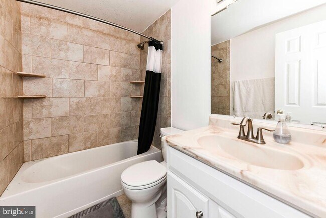 Building Photo - 60 Benton Ct