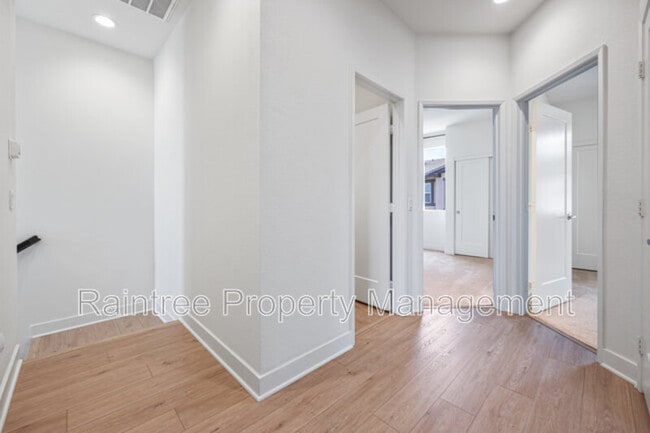 Building Photo - 1111 Via Lucero Via