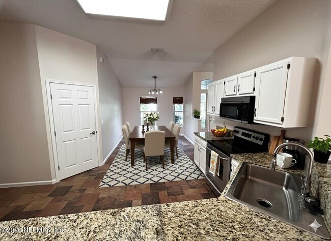 Building Photo - 1449 Blue Heron Ln N
