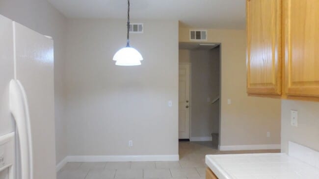 Building Photo - Charming 2 Bed/2 Bath Townhouse In Redlands!