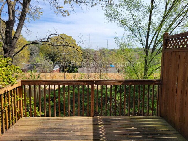 Building Photo - Beautiful Townhome steps away from the Beltline!