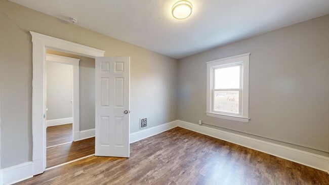 Building Photo - 5 bedroom/1 bath, Old Brooklyn
