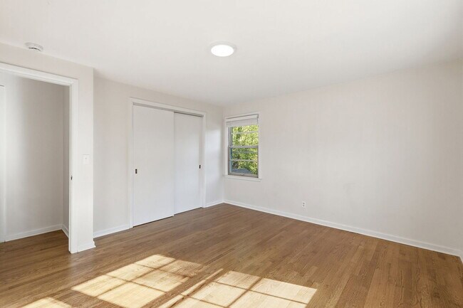 Building Photo - 1905 Millbank St SE