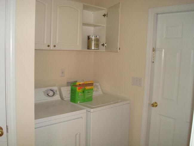 Building Photo - 7501 Cliff Cottage Dr