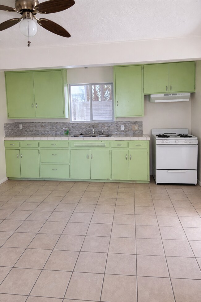 Building Photo - * Acoma (Lease Only)