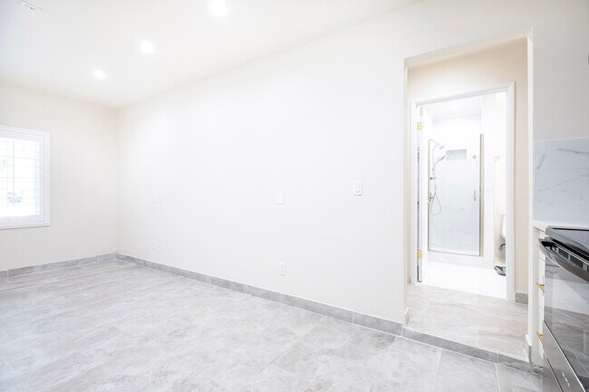 Building Photo - 12331 Bradford Pl