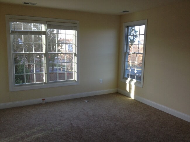 Building Photo - 21804 Westminster Pl