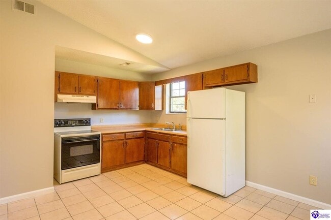 Building Photo - 243 S Airview Dr