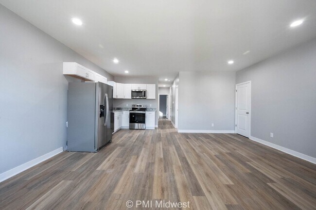 Building Photo - "Spacious 3-Bedroom Duplex with Granite Charm in Indianapolis – 1250 Sq Ft of Modern Living!"