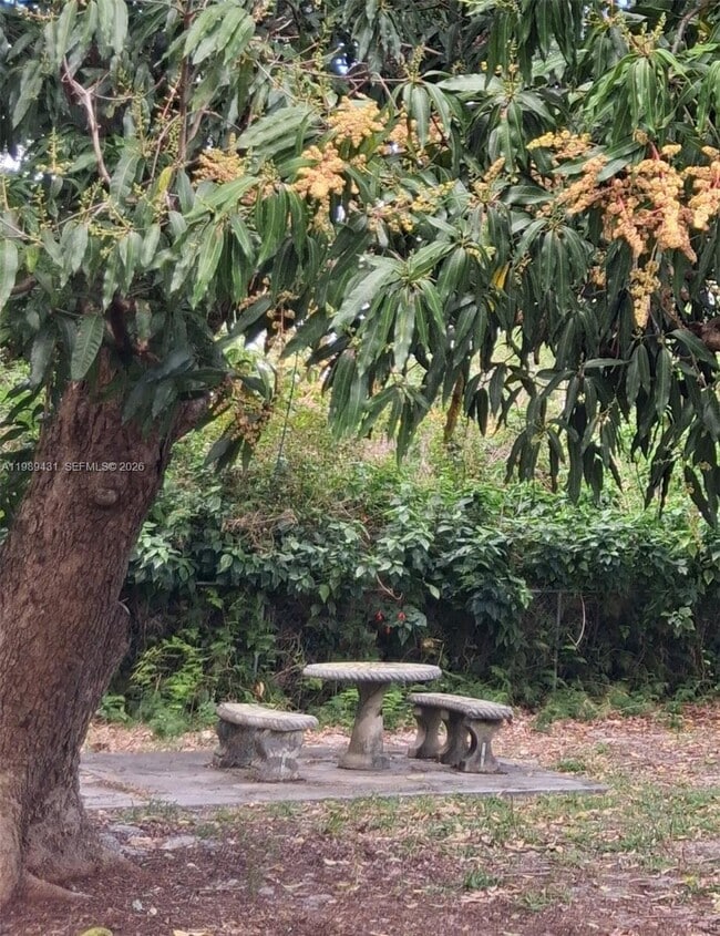 Building Photo - 1043 NE 114th St