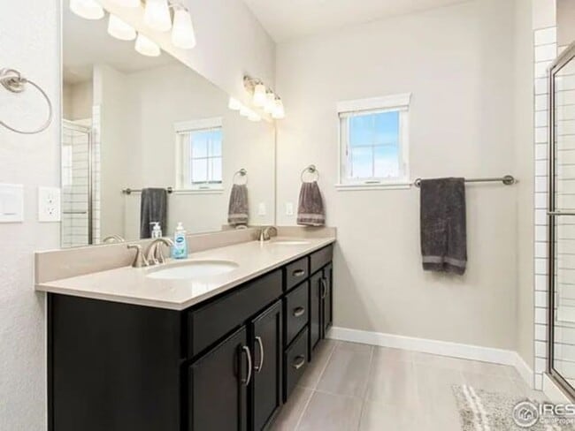 Building Photo - Elegant Townhome in Loveland