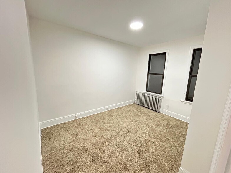 Building Photo - 318 71st St