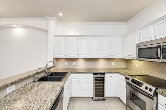 Building Photo - 2111 Welch St