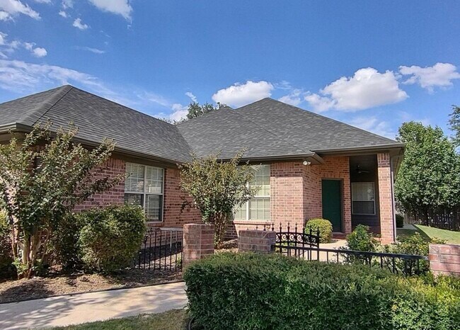 Building Photo - 3816 Whispering Oaks