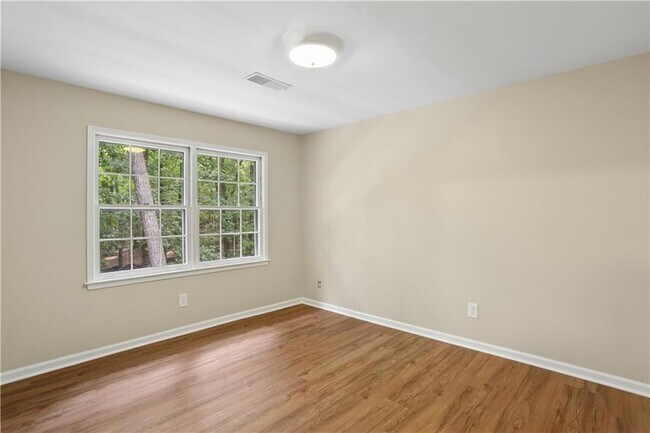 Building Photo - 2063 Six Branches Dr
