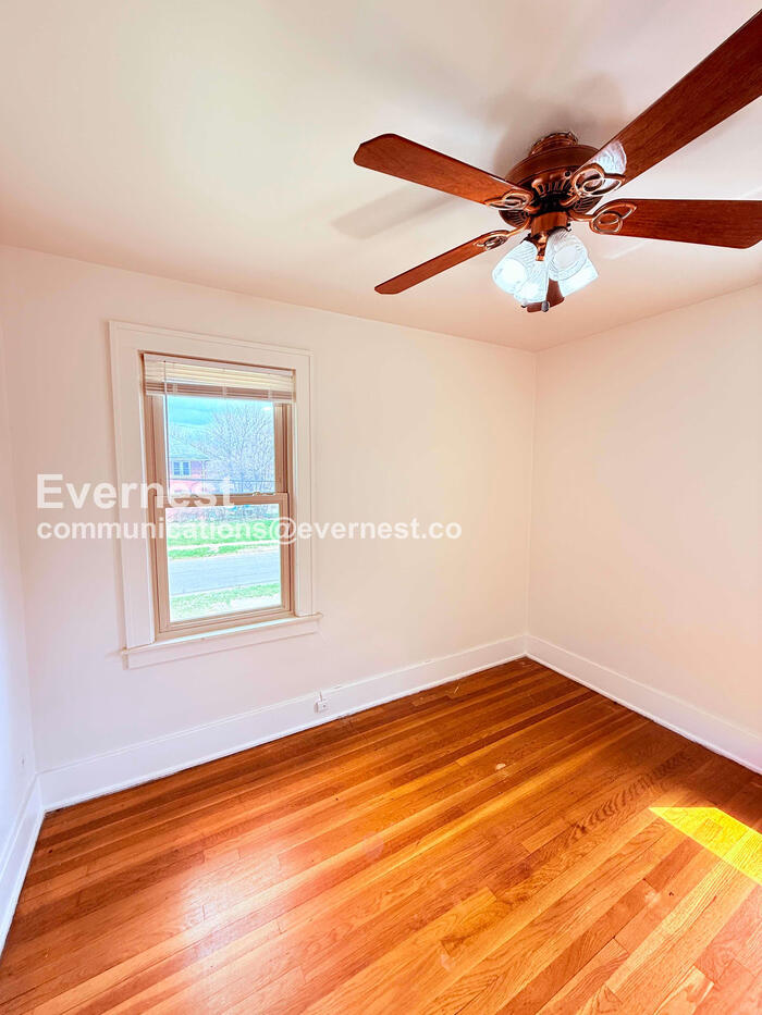 Building Photo - 3209 W Grand St