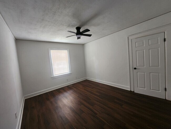 Building Photo - 3 Bedroom 2 Bath with Carport and Fenced Yard in Midtown Columbus