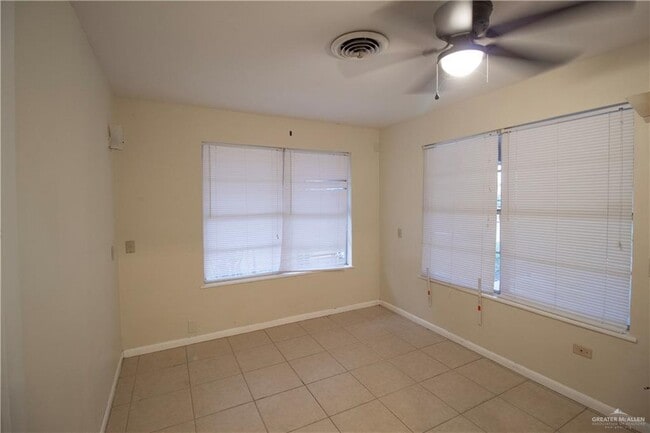 Building Photo - 15 W Cano St