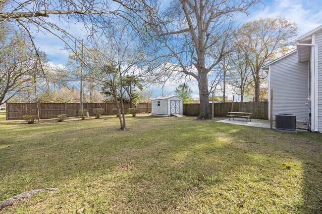 Building Photo - Welcome to New River Homes!