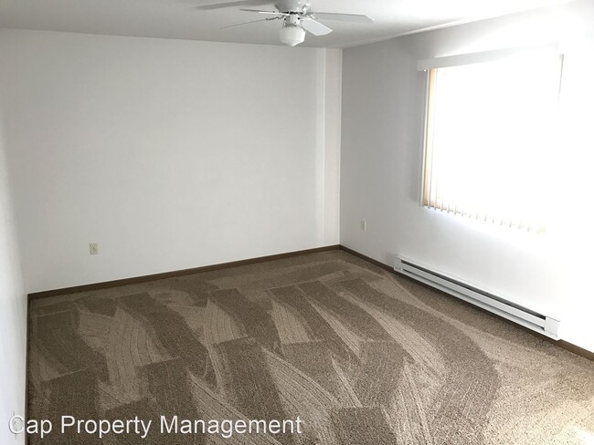 Building Photo - 224-228 N Century Dr