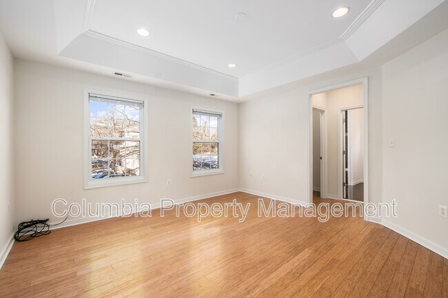 Building Photo - 2421 Franklin St NE