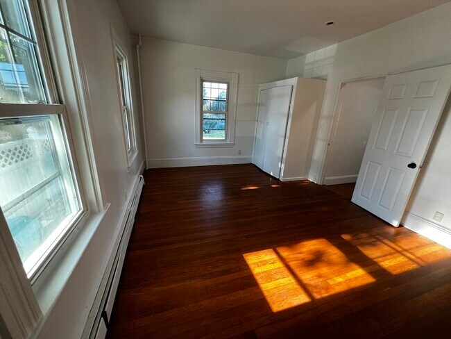 Building Photo - 58 Standish St