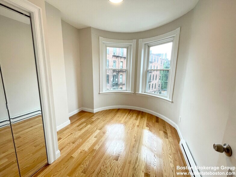 Building Photo - 7 Warwick St